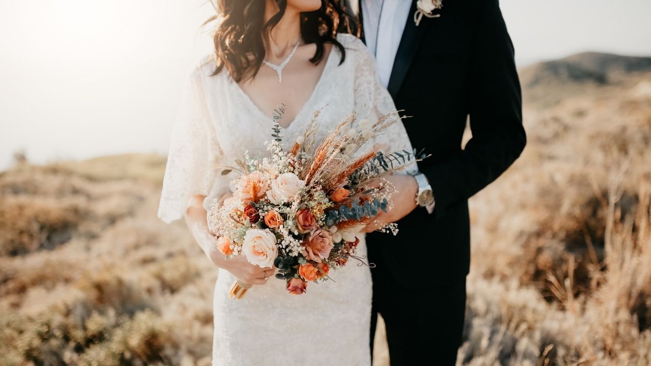 結婚相談所には、同世代との出会いが豊富で、カウンセラーの手厚いサポートが受けられるという大きなメリットがあります。